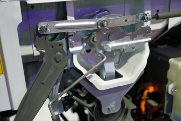 �й������ɶ����ó� V3-X 4X2 ���Ŵ��綯��ʽ�Ῠ 140kWhͼƬ