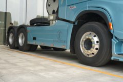 陕汽德龙X6000C 14.5L LNG 630马力 6X4 法士特12档 AMT自动档 牵引车