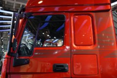 中国重汽成都商用车 V7-X 6X4 增程混合动力牵引车 140kWh