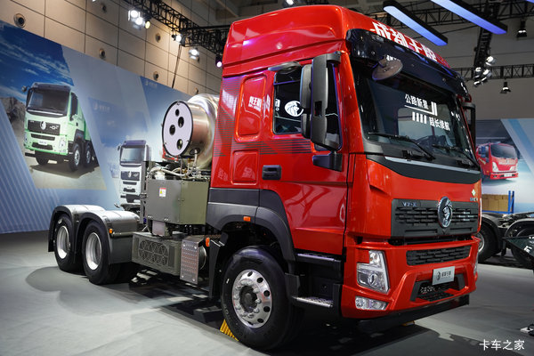 中国重汽成都商用车 V7-X 6X4 增程混合动力牵引车 140kWh