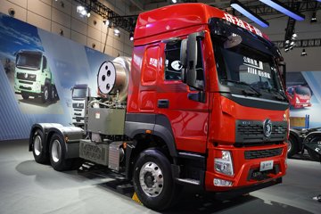 中国重汽成都商用车 V7-X 6X4 增程混合动力牵引车 140kWh