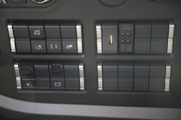 �й������ɶ����ó� V7-X 6X4 ���̻�϶���ǣ���� 140kWhͼƬ