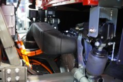 中国重汽成都商用车 V7-X 6X4 增程混合动力牵引车 140kWh