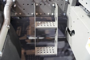 �й������ɶ����ó� V7-X 6X4 ���̻�϶���ǣ���� 140kWhͼƬ