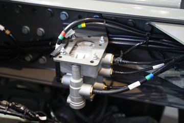 �й������ɶ����ó� V7-X 6X4 ���̻�϶���ǣ���� 140kWhͼƬ