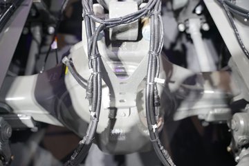 �й������ɶ����ó� V7-X 6X4 ���̻�϶���ǣ���� 140kWhͼƬ