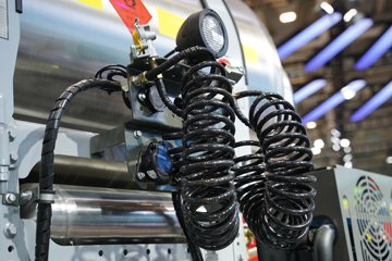 �й������ɶ����ó� V7-X 6X4 ���̻�϶���ǣ���� 140kWhͼƬ