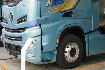 ��������X6000 ��ѡ�� 14.6L LNG 630���� 6X4 ��ʿ��16�� AMT�Զ��� ǣ����ͼƬ