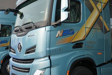 ��������X6000 ��ѡ�� 14.6L LNG 630���� 6X4 ��ʿ��16�� AMT�Զ��� ǣ����ͼƬ