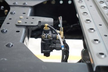 ��������X6000 ��ѡ�� 14.6L LNG 630���� 6X4 ��ʿ��16�� AMT�Զ��� ǣ����ͼƬ