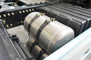 ��������X6000 ��ѡ�� 14.6L LNG 630���� 6X4 ��ʿ��16�� AMT�Զ��� ǣ����ͼƬ