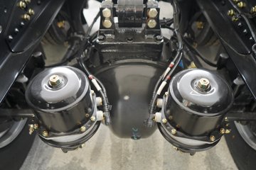 ��������X6000 ��ѡ�� 14.6L LNG 630���� 6X4 ��ʿ��16�� AMT�Զ��� ǣ����ͼƬ