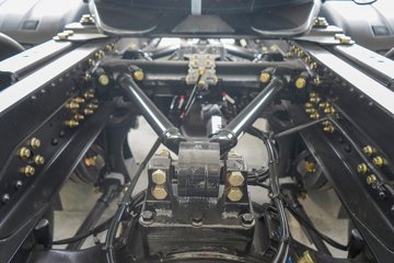 ��������X6000 ��ѡ�� 14.6L LNG 630���� 6X4 ��ʿ��16�� AMT�Զ��� ǣ����ͼƬ