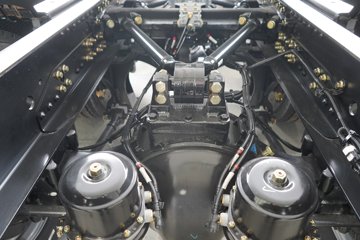 ��������X6000 ��ѡ�� 14.6L LNG 630���� 6X4 ��ʿ��16�� AMT�Զ��� ǣ����ͼƬ