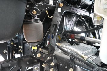 ��������X6000 ��ѡ�� 14.6L LNG 630���� 6X4 ��ʿ��16�� AMT�Զ��� ǣ����ͼƬ