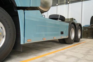 ��������X6000 ��ѡ�� 14.6L LNG 630���� 6X4 ��ʿ��16�� AMT�Զ��� ǣ����ͼƬ