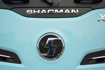 ��������X6000 ��ѡ�� 13.5L���� 630���� 6X4 ��ʿ��16�� AMT�Զ��� ǣ����ͼƬ