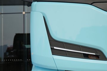 ��������X6000 ��ѡ�� 13.5L���� 630���� 6X4 ��ʿ��16�� AMT�Զ��� ǣ����ͼƬ