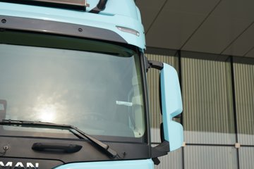 ��������X6000 ��ѡ�� 13.5L���� 630���� 6X4 ��ʿ��16�� AMT�Զ��� ǣ����ͼƬ