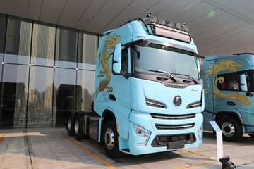 陕汽德龙X6000 臻选版 13.5L柴油 630马力 6X4 法士特16档 AMT自动档 牵引车