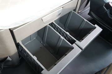 ��������X6000 ��ѡ�� 13.5L���� 630���� 6X4 ��ʿ��16�� AMT�Զ��� ǣ����ͼƬ