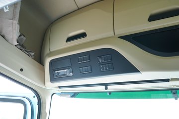 ��������X6000 ��ѡ�� 13.5L���� 630���� 6X4 ��ʿ��16�� AMT�Զ��� ǣ����ͼƬ