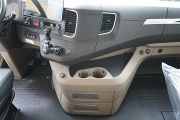 ��������X6000 ��ѡ�� 13.5L���� 630���� 6X4 ��ʿ��16�� AMT�Զ��� ǣ����ͼƬ