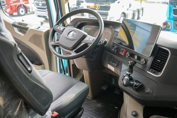 ��������X6000 ��ѡ�� 13.5L���� 630���� 6X4 ��ʿ��16�� AMT�Զ��� ǣ����ͼƬ