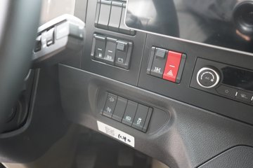 ��������X6000 ��ѡ�� 13.5L���� 630���� 6X4 ��ʿ��16�� AMT�Զ��� ǣ����ͼƬ