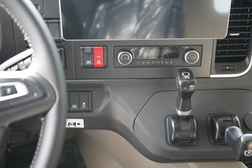 ��������X6000 ��ѡ�� 13.5L���� 630���� 6X4 ��ʿ��16�� AMT�Զ��� ǣ����ͼƬ