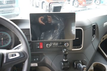 ��������X6000 ��ѡ�� 13.5L���� 630���� 6X4 ��ʿ��16�� AMT�Զ��� ǣ����ͼƬ