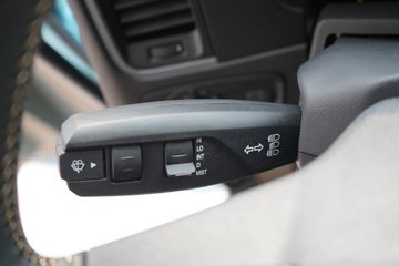 ��������X6000 ��ѡ�� 13.5L���� 630���� 6X4 ��ʿ��16�� AMT�Զ��� ǣ����ͼƬ