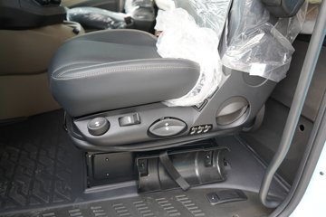 ��������X6000 ��ѡ�� 13.5L���� 630���� 6X4 ��ʿ��16�� AMT�Զ��� ǣ����ͼƬ