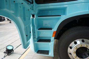 ��������X6000 ��ѡ�� 13.5L���� 630���� 6X4 ��ʿ��16�� AMT�Զ��� ǣ����ͼƬ