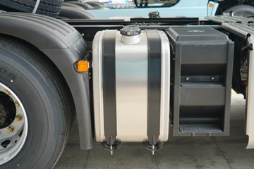 ��������X6000 ��ѡ�� 13.5L���� 630���� 6X4 ��ʿ��16�� AMT�Զ��� ǣ����ͼƬ