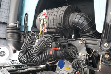 ��������X6000 ��ѡ�� 13.5L���� 630���� 6X4 ��ʿ��16�� AMT�Զ��� ǣ����ͼƬ