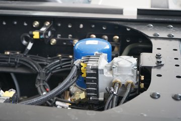 ��������X6000 ��ѡ�� 13.5L���� 630���� 6X4 ��ʿ��16�� AMT�Զ��� ǣ����ͼƬ