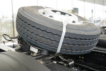 ��������X6000 ��ѡ�� 13.5L���� 630���� 6X4 ��ʿ��16�� AMT�Զ��� ǣ����ͼƬ