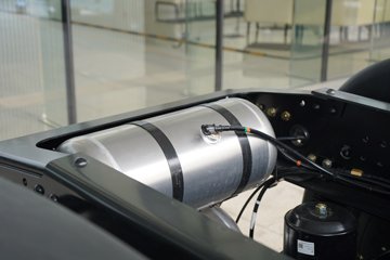 ��������X6000 ��ѡ�� 13.5L���� 630���� 6X4 ��ʿ��16�� AMT�Զ��� ǣ����ͼƬ