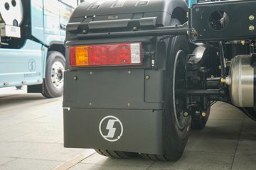 ��������X6000 ��ѡ�� 13.5L���� 630���� 6X4 ��ʿ��16�� AMT�Զ��� ǣ����ͼƬ