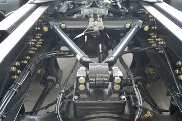 ��������X6000 ��ѡ�� 13.5L���� 630���� 6X4 ��ʿ��16�� AMT�Զ��� ǣ����ͼƬ