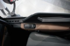 东风商用车 天锦KR PLUS 7.5L柴油 385马力 4X2 东风8档 AMT自动档 6.8米仓栅式载货车