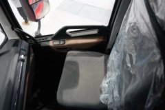 东风商用车 天锦KR PLUS 7.5L柴油 385马力 4X2 东风8档 AMT自动档 6.8米仓栅式载货车