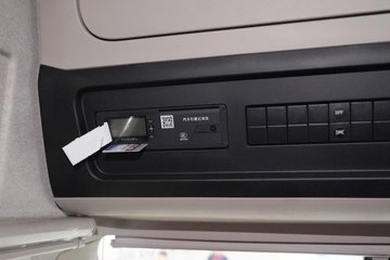 �������ó� ���KR PLUS 7.5L���� 385���� 4X2 ����8�� AMT�Զ��� 6.8�ײ�դʽ�ػ���ͼƬ