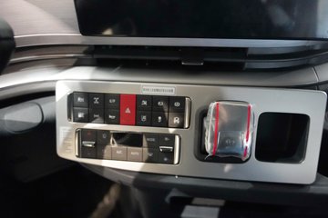 �������ó� ����KL 12.9L���� 600���� 6X4 ����12�� AMT�Զ��� ǣ����ͼƬ