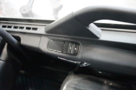 东风天锦KR&nbsp;平板运输车驾驶室图片