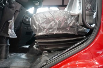 东风天锦KR&nbsp;平板运输车驾驶室图片