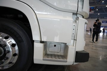 ���������콢KX 14.5L LNG 630���� 6X4 Ӯ�� AMT����һ�� ǣ����ͼƬ