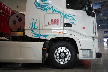 ���������콢KX 14.5L LNG 630���� 6X4 Ӯ�� AMT����һ�� ǣ����ͼƬ