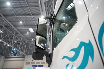 ���������콢KX 14.5L LNG 630���� 6X4 Ӯ�� AMT����һ�� ǣ����ͼƬ